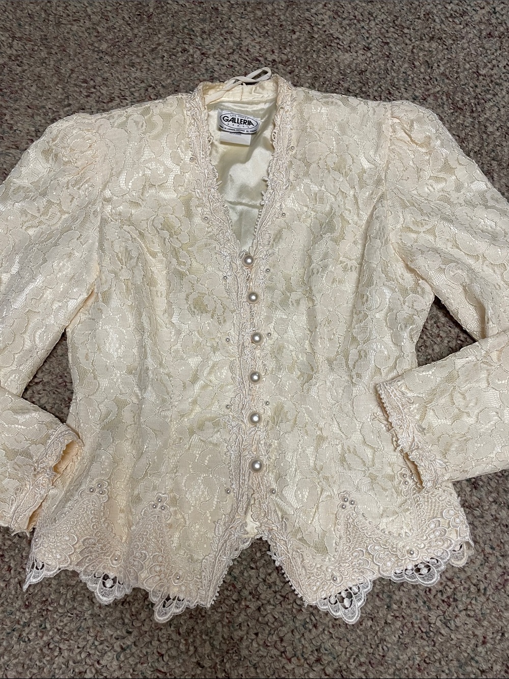 Vintage 80s lace blazer with pearl accent and buttons- adorable